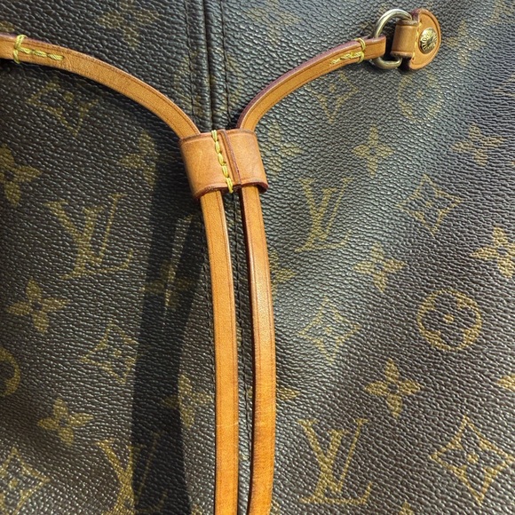 Authentic Louis Vuitton Neverfull MM - Picture 4 of 15